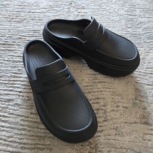 Iconic Crocs Black Slip-On Platform Loafer